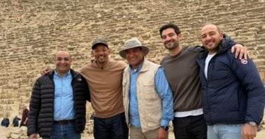 ويل سميث من زيارته لآثار الجيزة: اللي يبني الأهرامات يعمل أي حاجة