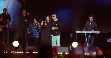 عمرو دياب يحيى حفلا غنائيا ضخما بالتجمع الخامس وابنته جنا تشاركه الحفل