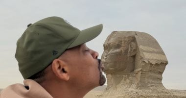 ويل سميث يبرز كواليس زيارته إلى مصر من داخل الأهرامات.. فيديو وصور