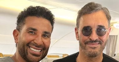 أحمد سعد يحتفى بلقائه مع كاظم الساهر على متن الطائرة بكلمات من أغنياته
