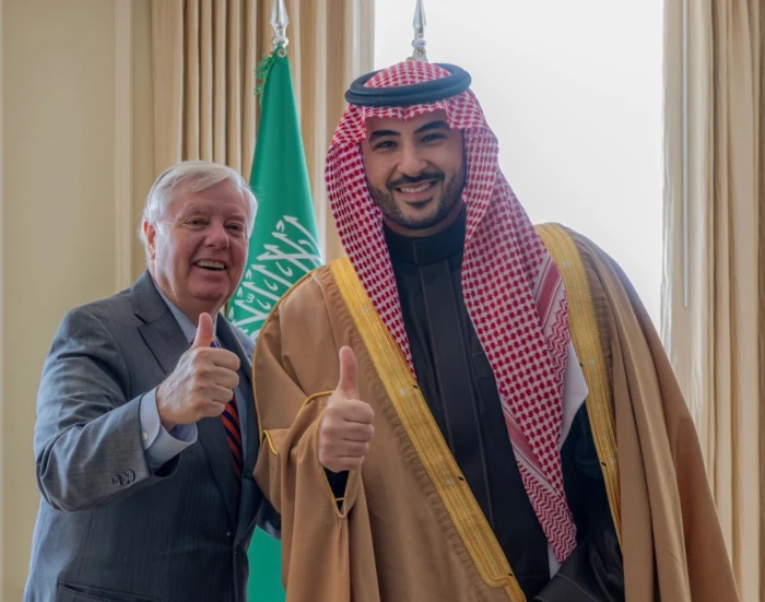 صحيفة المرصد - تفاصيل لقاء وزير الدفاع الأمير "خالد بن سلمان" مع السيناتور الأمريكي ليندسي غراهام