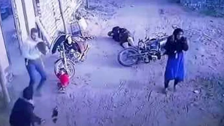 فيديو "الفأس" المرعب.. كيف تسبب "لعب العيال" في مشاجرة دموية هزت الشرق