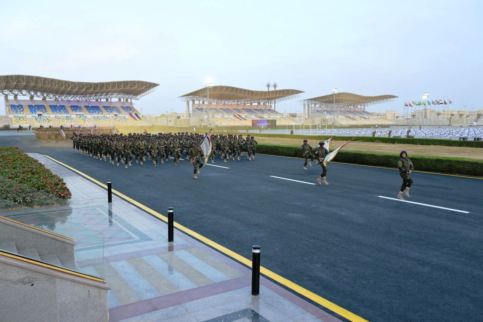 خلال زيارة الرئيس للأكاديمية العسكرية (3)