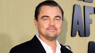 كشف هوية “السيدة الغامضة” في حديث ليوناردو دي كابريو كشف هوية "السيدة الغامضة" في حديث ليوناردو دي كابريو