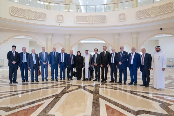 سلطان القاسمي يستقبل وفد مؤسسي مجمع اللسان العربي في بيروت.. ويبارك انطلاق أعماله في الشارقة