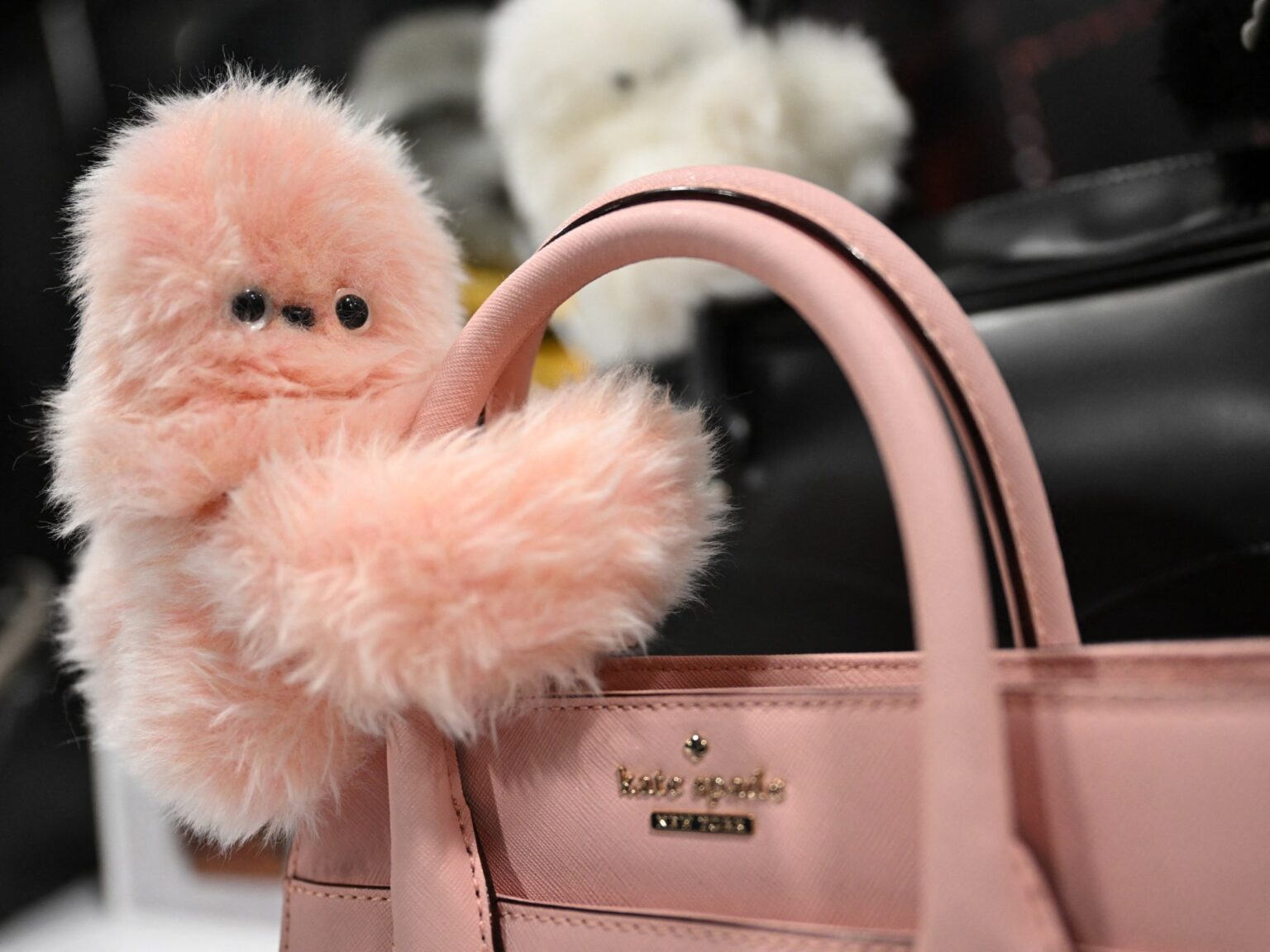 بعد "لابوبو".. "ميرومي" روبوت عاطفي يتربع عرش الموضة في 2026 | أسرة