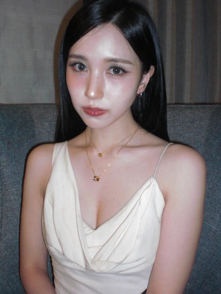 260116 تحديث مينا على الانستقرام - أتمنى لكم سنة جديدة تتألق بالجمال والتألق✨ @boucheron