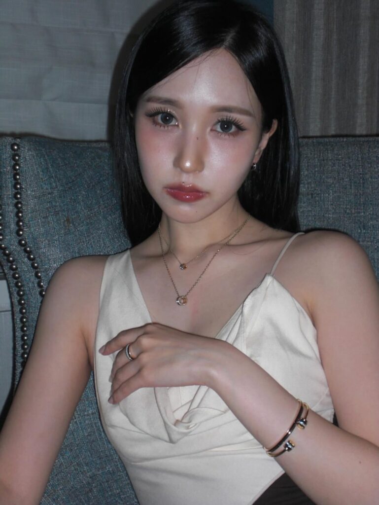 260116 تحديث مينا على الانستقرام - أتمنى لكم سنة جديدة تتألق بالجمال والتألق✨ @boucheron