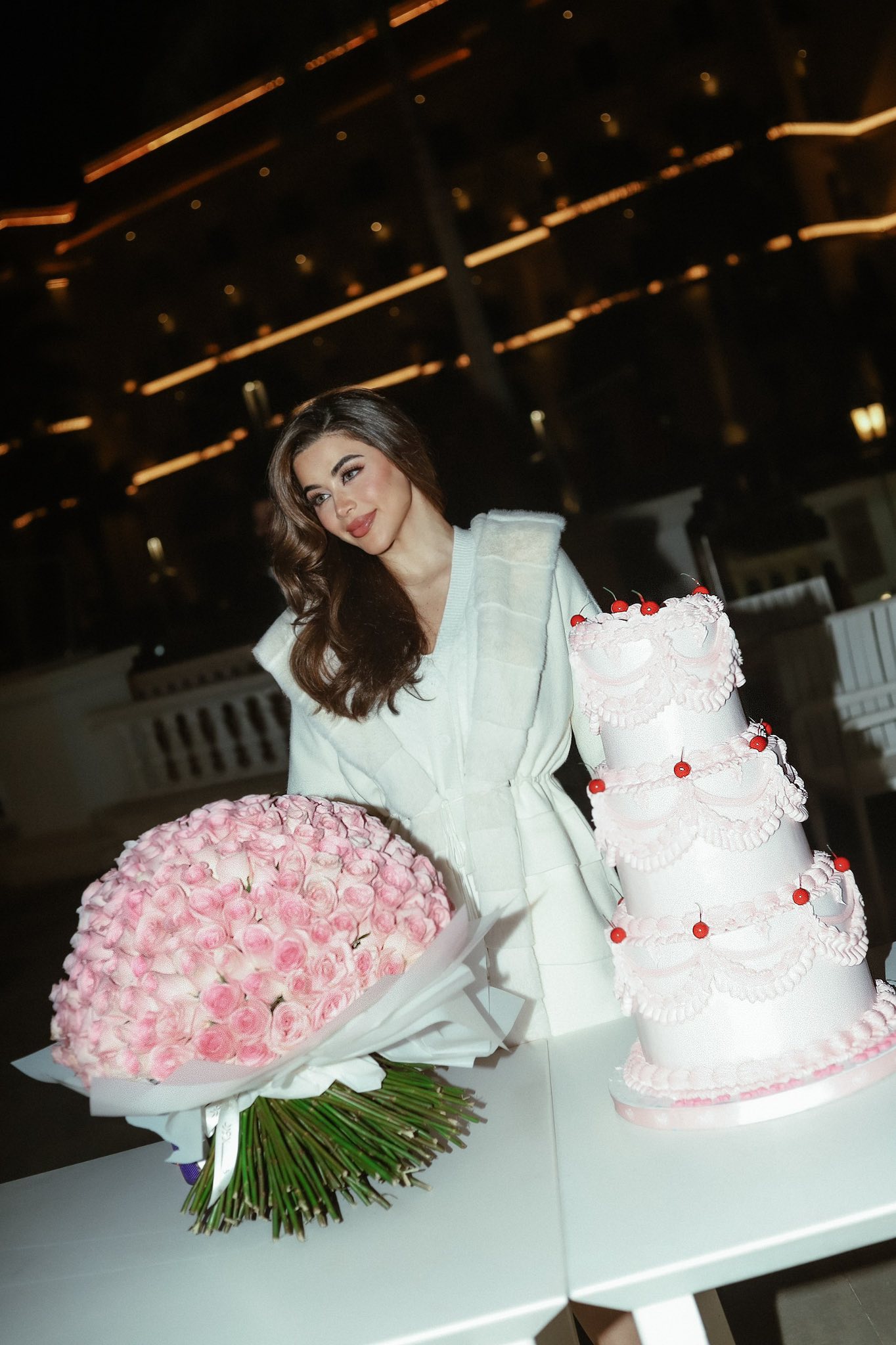 الفنانة يارا السكري الفنانة يارا السكري