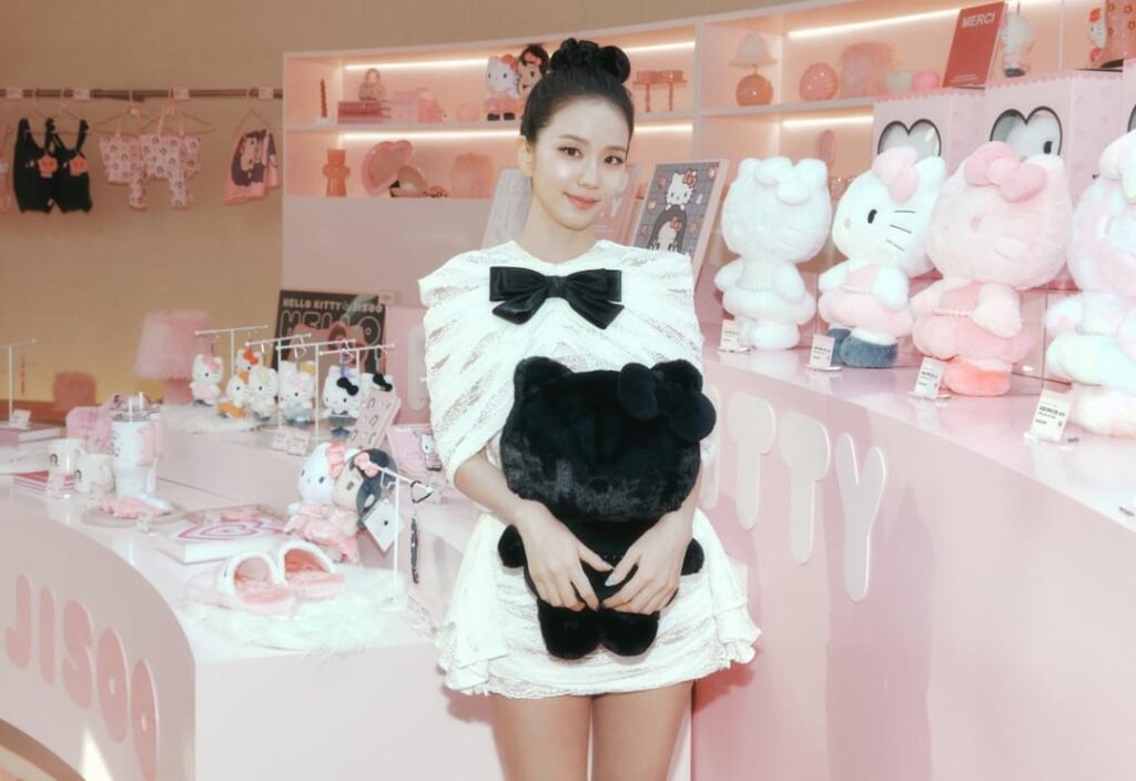 260115 جيسو @ JISOO x Hello Kitty Pop Up Store @ متجر كريم دوسان