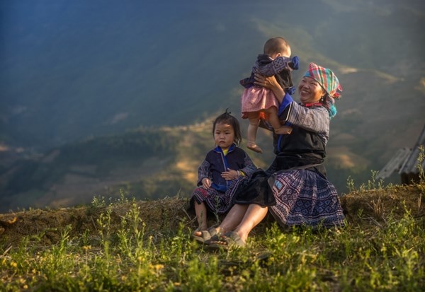 بالصور.. تجارب إنسانية تصوغ لغة السّرد البصري في «اكسبوجر 2026»