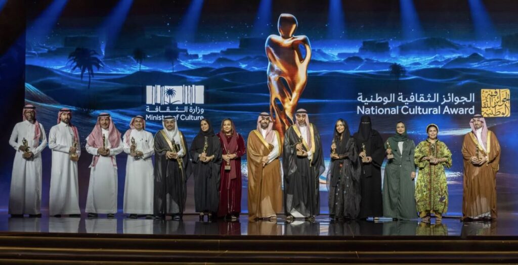 جريدة الرياض | الجوائز الثقافية.. رافــد أساسي لتطوير الحراك الثقافي