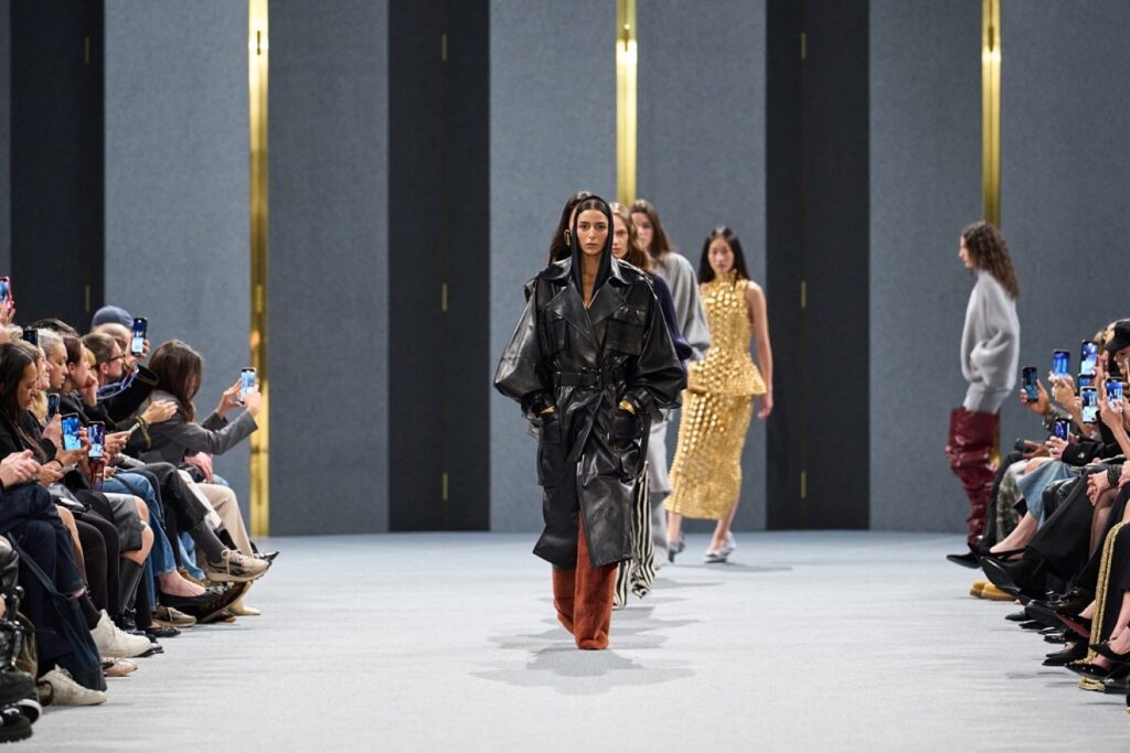 ترندات شتاء 2026.. إليك أبرز الألوان والتصاميم