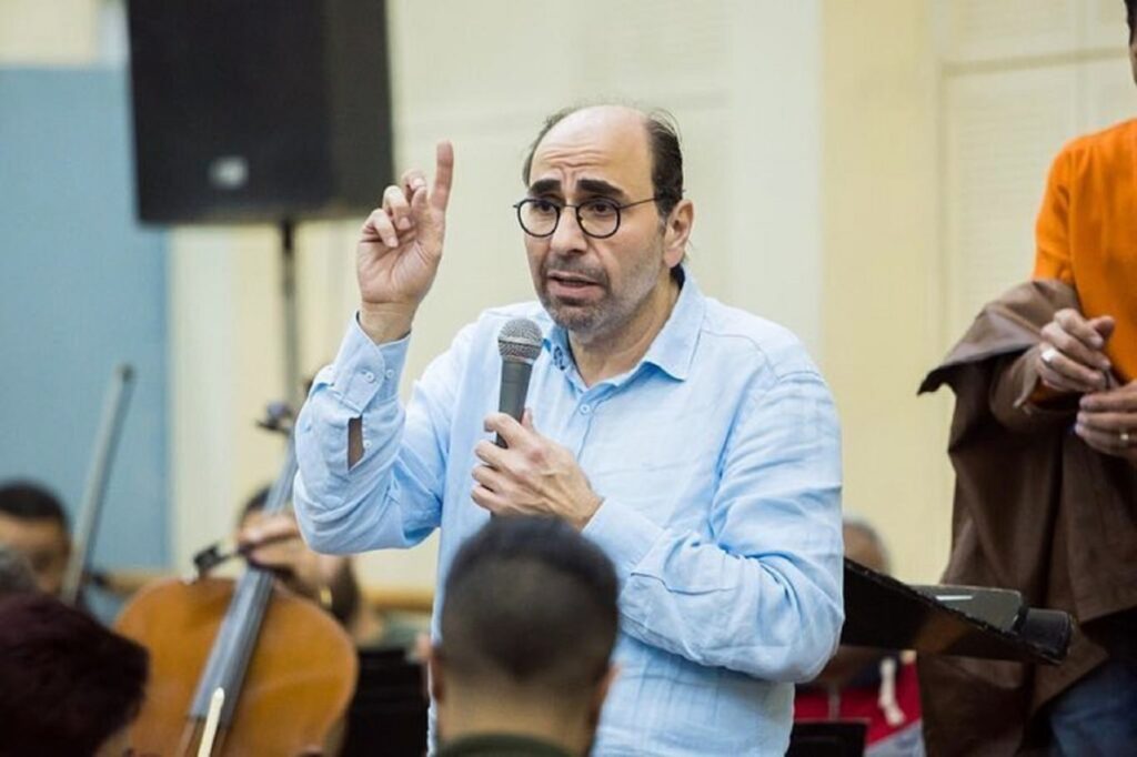 أسامة الرحباني يرد على غياب الفنانين عن عزاء نجل فيروز هلي الرحباني أسامة الرحباني يرد على غياب الفنانين عن عزاء نجل فيروز هلي الرحباني