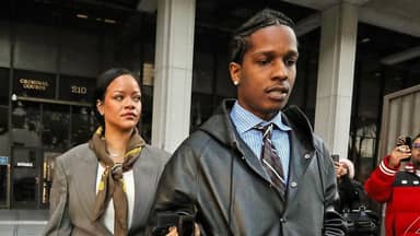 أنا لستُ مجنونة.. ريهانا بتعليق طريف حول احتمال حملها للمرة الرابعة أنا لستُ مجنونة.. ريهانا بتعليق طريف حول احتمال حملها للمرة الرابعة