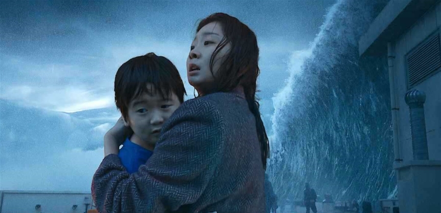 فيلم كوري يتصدّر المشاهدات… نهاية العالم بعيون أم :: الوقائع الإخبارية