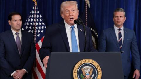 دونالد ترامب: “سندير فنزويلا وسنجعل النفط يتدفق كما ينبغي”، ونائبة الرئيس الفنزويلي تقول: “مادورو هو الرئيس الوحيد لفنزويلا” رئيس هيئة الأركان المشتركة للجيش الأمريكي الجنرال دان كاين