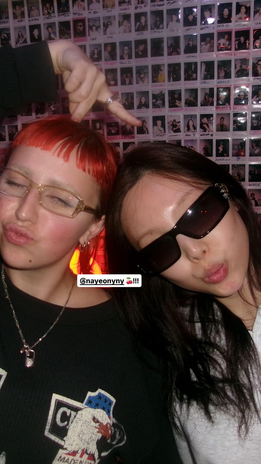 260107 icryatwork (المغنية أميليا مور) تحديث قصة الانستقرام مع نايون - 🍒!!!