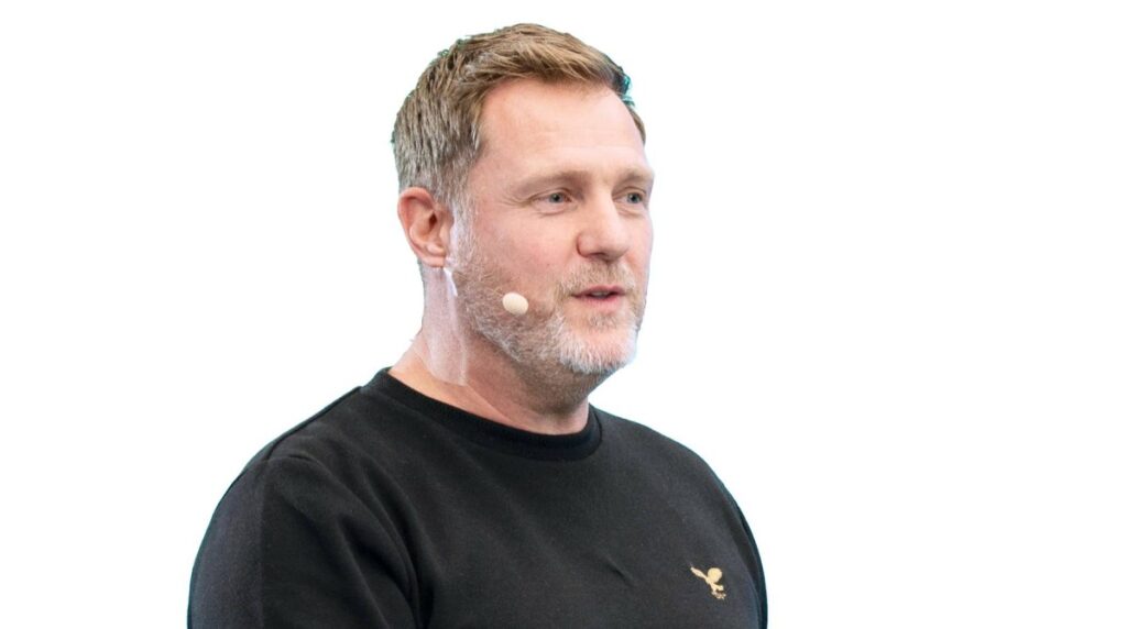 جائزة قمة المليار متابع أسهمت في تغيير حياة الآلاف Al Bayan