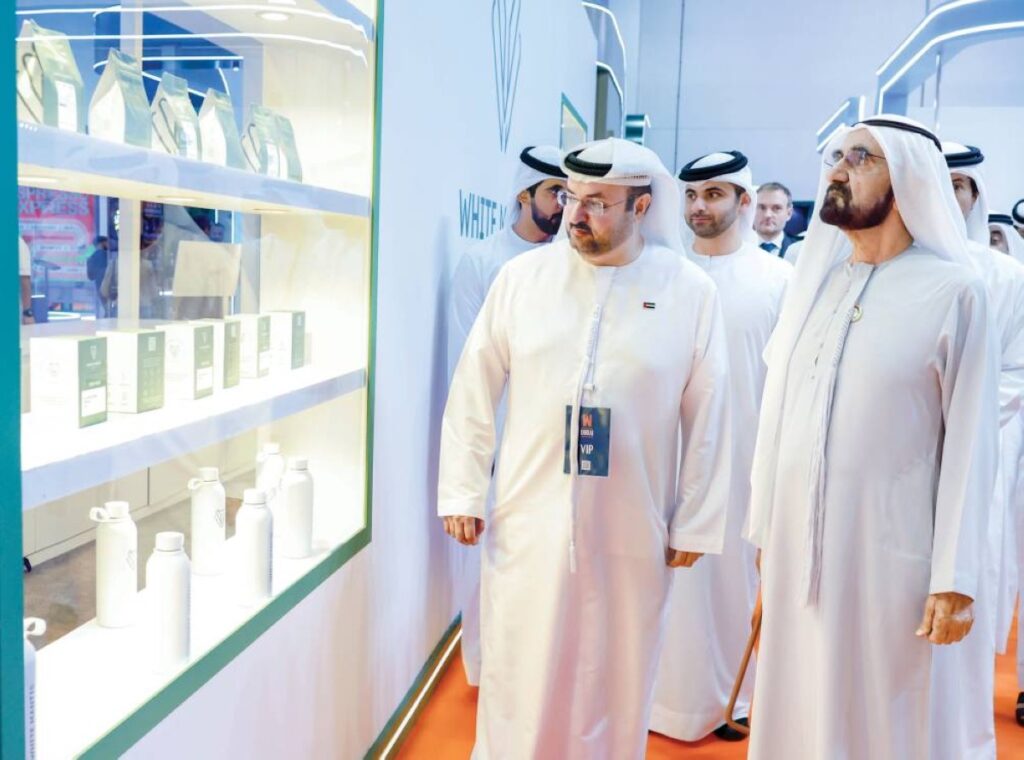 محمد بن راشد يزور معرض عالم القهوة في دبي