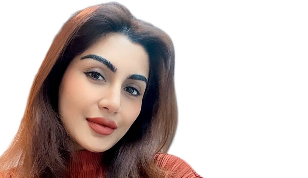 ريمي سين تهجر أضواء «بوليوود» إلى عقارات دبي Al Bayan