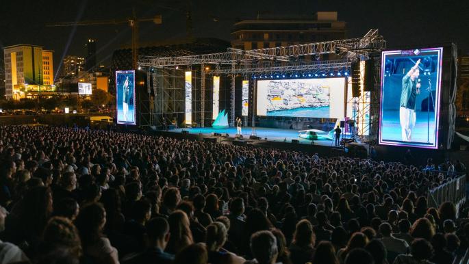 الستاند أب كوميدي في لبنان... البحث عن لغة للقول والضحك