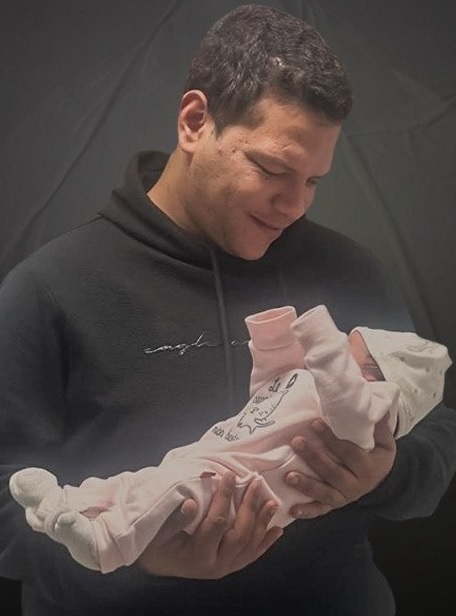 جريدة الرياض | فنان مصري يعلن وفاة ابنته بعد 17 يوماً من رحيل والده جريدة الرياض | فنان مصري يعلن وفاة ابنته بعد 17 يوماً من رحيل والده