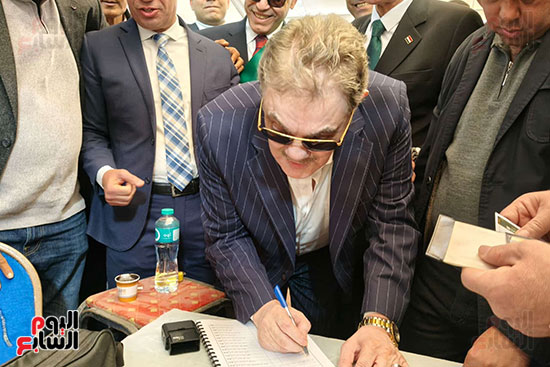 الدكتور السيد البدوي يُدلي بصوته في انتخابات رئاسة حزب الوفد الدكتور السيد البدوي يُدلي بصوته في انتخابات رئاسة حزب الوفد