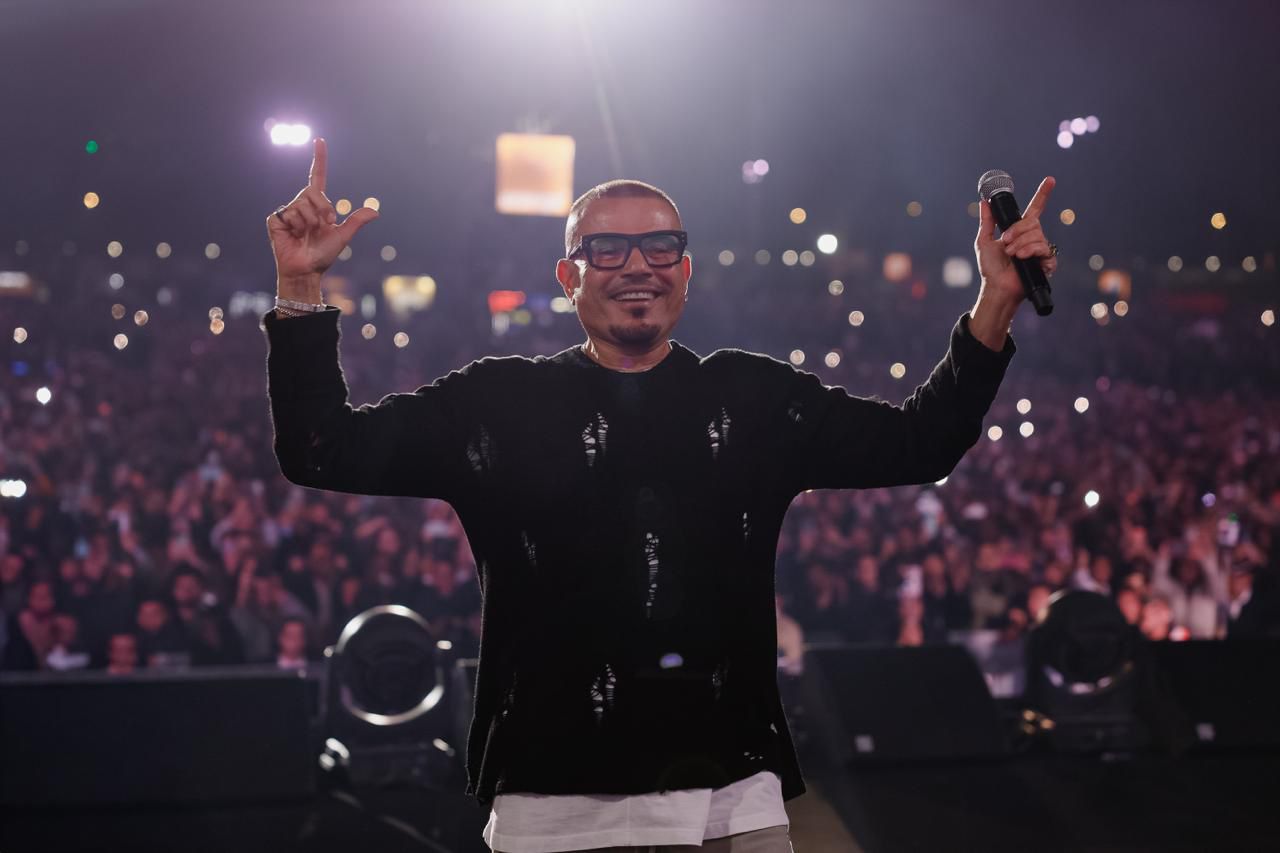  الفنان عمرو دياب