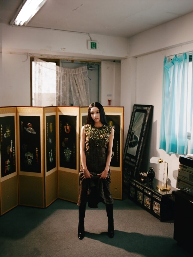 260113 cap74024 تحديث الانستقرام - "CHAEYOUNG على @cap74024 ⭐️ إصدار #SecondSkin متاح الآن عبر الإنترنت وفي مكتبات مختارة في جميع أنحاء العالم 🤍"