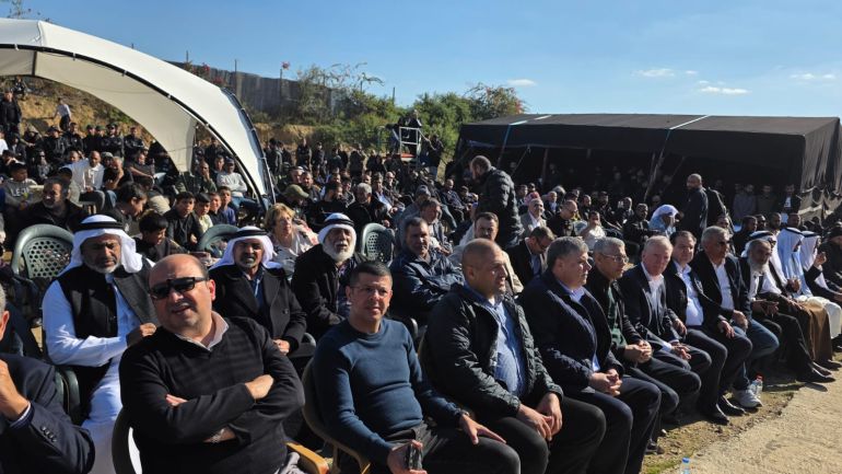 اعتصام وحراك شعبي في قرية ترابين الصانع في النقب احتجاجا على ممارسات الشرطة الإسرائيلية (الجزيرة)