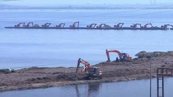 تجرد من الإنسانية..أب يقتل ابنائه الـ4 ويلقيهم في بحيرة مريوط بالإسكندرية تجرد من الإنسانية..أب يقتل ابنائه الـ4 ويلقيهم في بحيرة مريوط بالإسكندرية