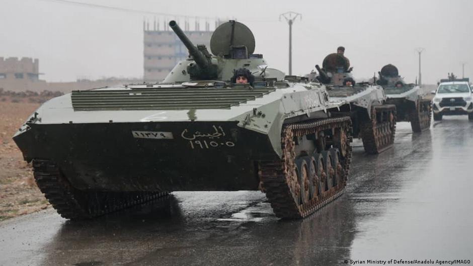 الجيش السوري يدخل غرب الفرات بعد انسحاب "قسد"