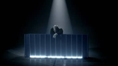 داني شمعون يغوص في عمق الخيبة والانكسار في “الصورة القديمة” داني شمعون يغوص في عمق الخيبة والانكسار في "الصورة القديمة"