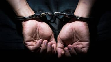 رصدُ مطلوب وإلقاء القبض عليه