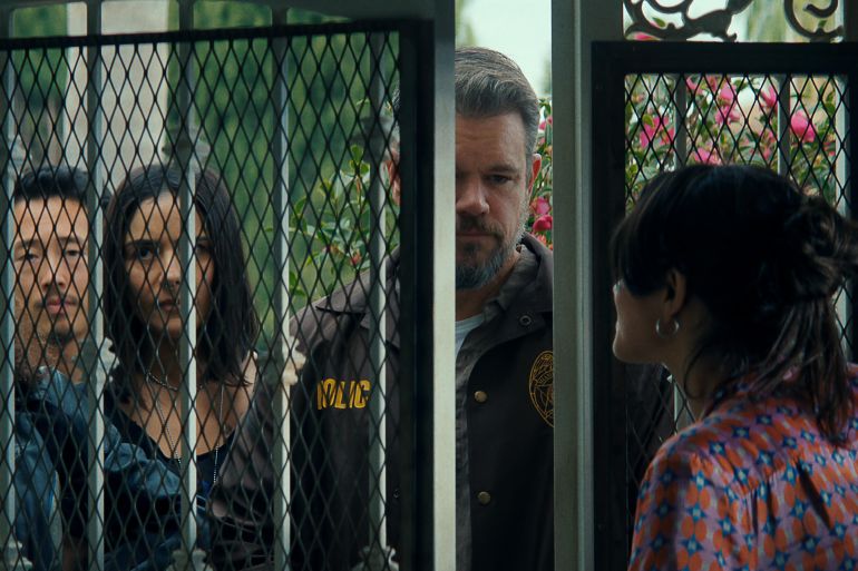 ن أفليك ومات ديمون وكاتالينا ساندينو وستيفن يون، تايانا تايلور وساشا كالي في فيلم "التمزق" (نتفليكس)