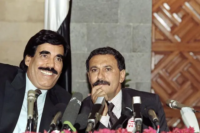 الرئيس اليمني علي عبد الله صالح (يمين) ونائبه علي سالم البيض