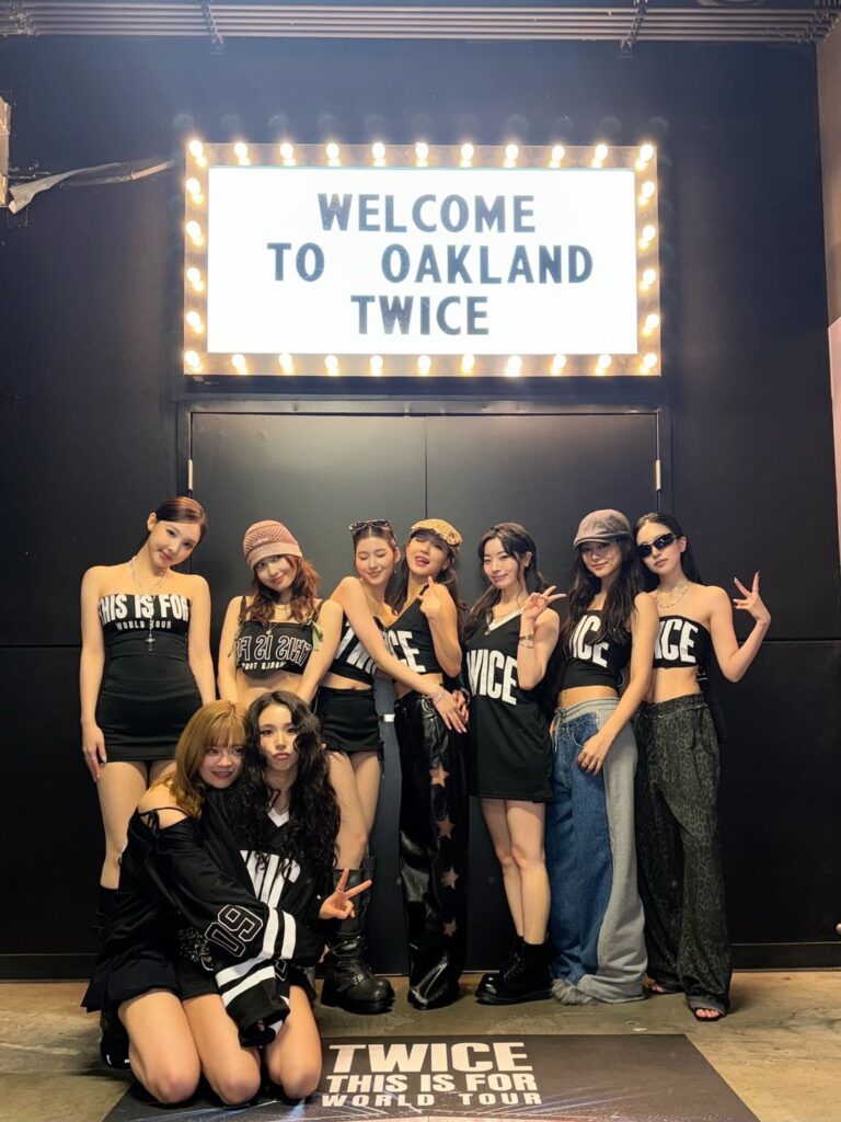 260119 تحديث تويتر - مرتين  جولة عالمية في أوكلاند - اليوم الثاني. ذات مرة في أوكلاند، قمت بتحويل الموسيقى إلى ذكريات! 🎶 شكرا🫶🏻