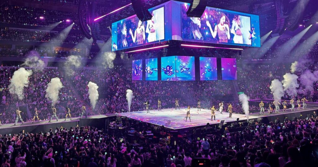 نجوم الكيبوب توايس يقدمون أداءً مذهلاً، والقليل من الأشياء الأخرى في سياتل (من سياتل تايمز)