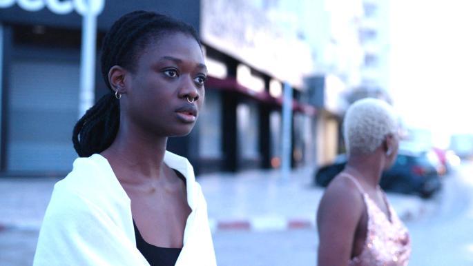 الحقيقة السينمائية تواجه أكاذيب الواقع