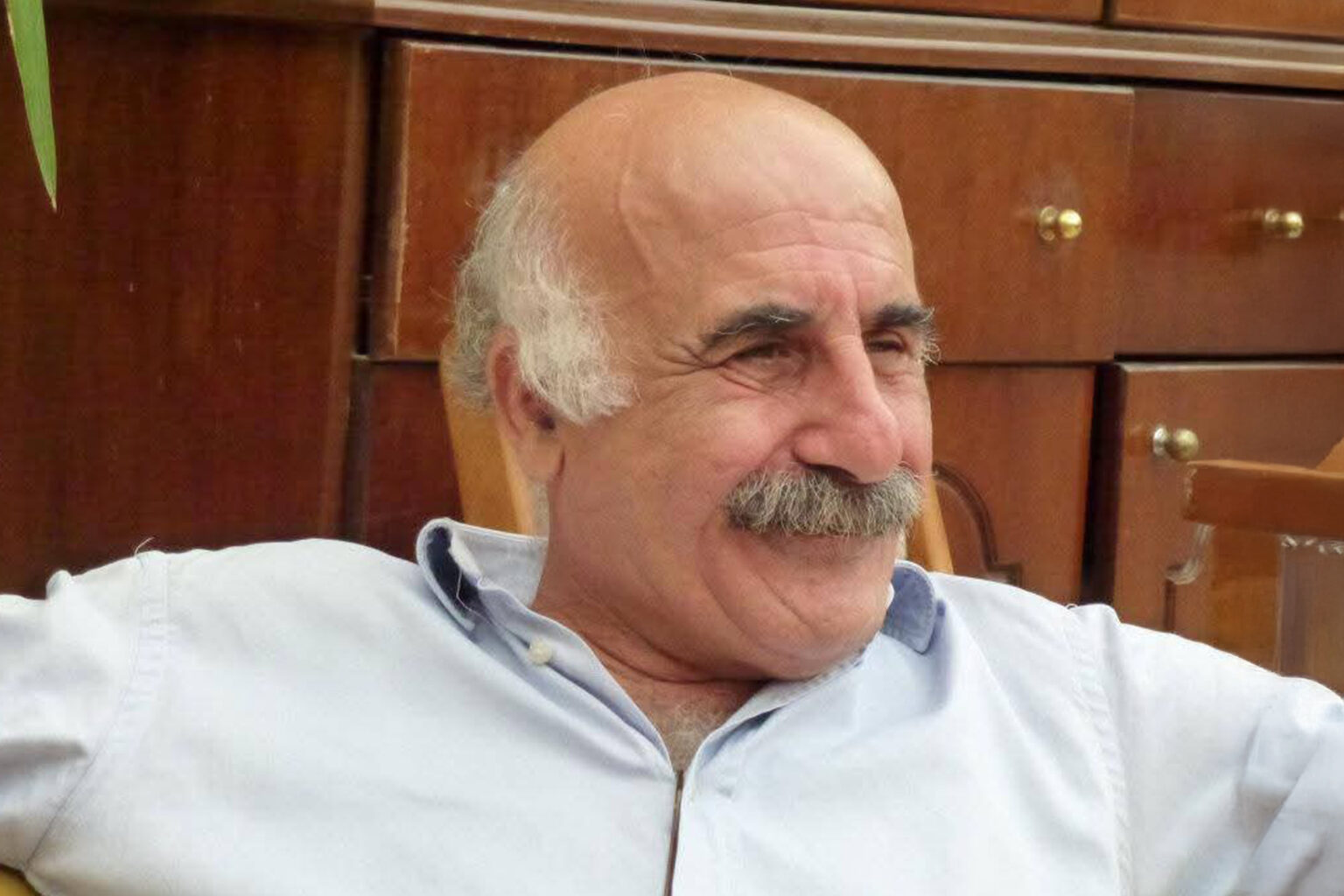 عباس بيضون للجزيرة نت: لستُ القارئ المنشود لشعري.. والكتابة كائن مستقل يندهش منه صانعه | ثقافة