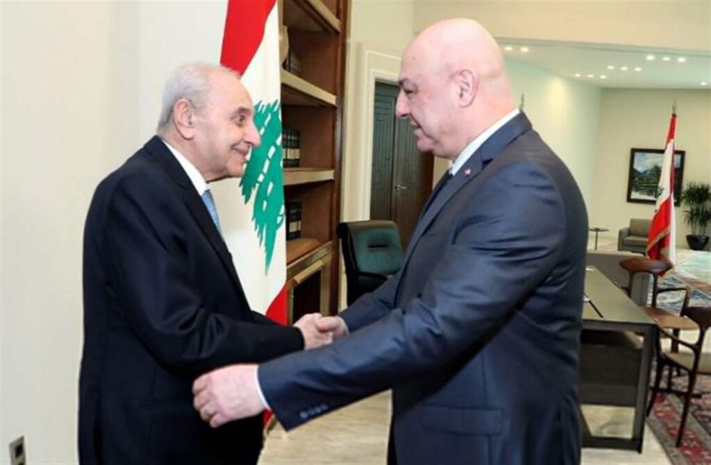 لا ينسجم مع أدبيات المكون الشيعي.. بري سيتحرك على خط حزب الله! (نداء الوطن) "لا ينسجم مع أدبيات المكون الشيعي".. بري سيتحرك على خط "حزب الله"! (نداء الوطن)