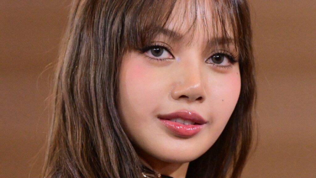 260112 امرأة سمراء حديثة ليزا تصبح داكنة ومتوترة في حفل توزيع جوائز جولدن جلوب 2026 | مجلة فوج