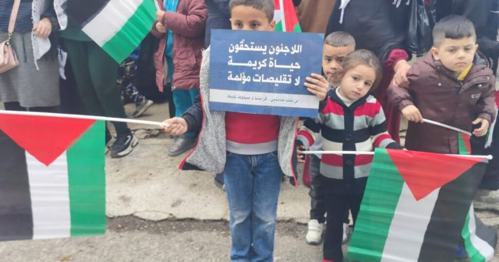 اعتصام أمام مكتب "أونروا" في صيدا رفضاً لإيقاف الشؤون وسياسة التقليصات