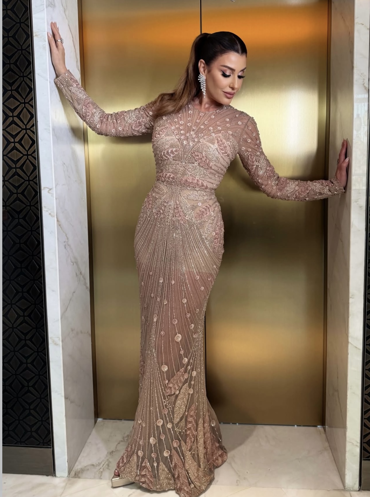 ريتا حرب بتصميم إيلي صعب ومجوهرات نصولي (تصوير ستيفي)