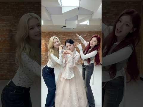 260130 العب العالم كله في Mono مع Minju من ILLIT