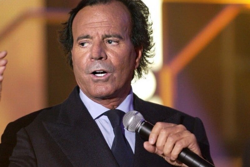 مزاعم اعتداء جنسي تطال المغني الإسباني الشهير خوليو إغلسياس