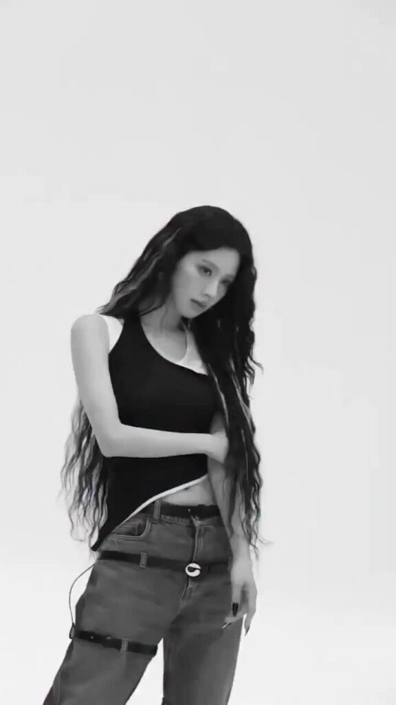 260125 آي-دل رقمي فردي [Mono (Feat. skaiwater)] صورة المفهوم خلف