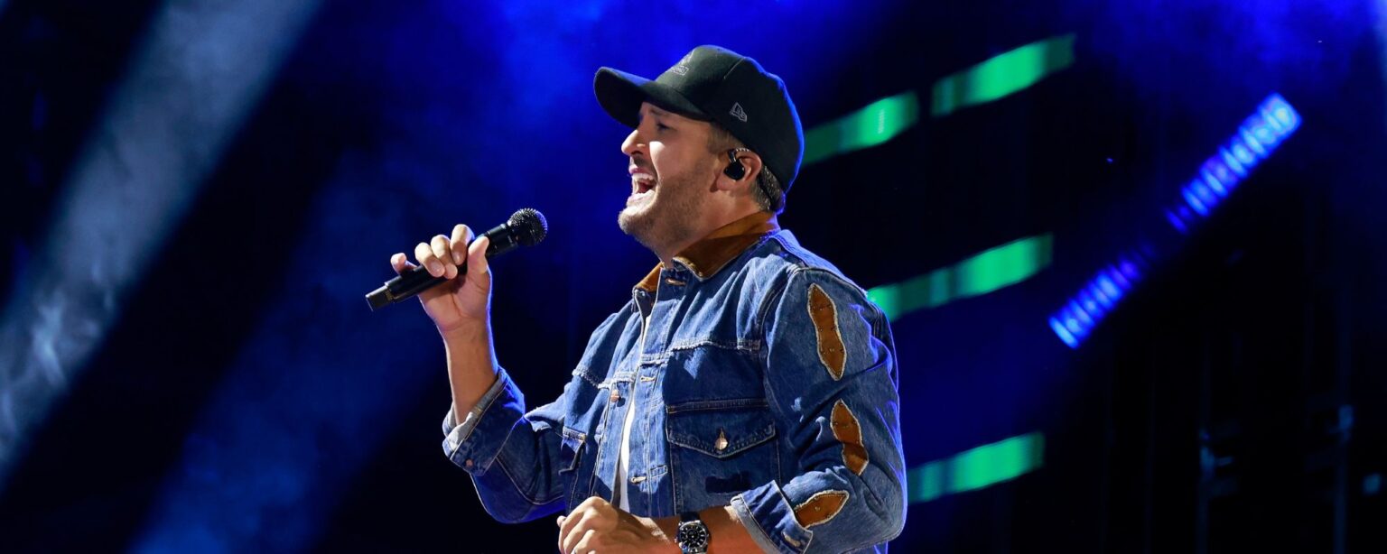 “Word on the Street” أعلن نجم الريف هذا للتو عن جولة عام 2026: إليك ما تحتاج إلى معرفته