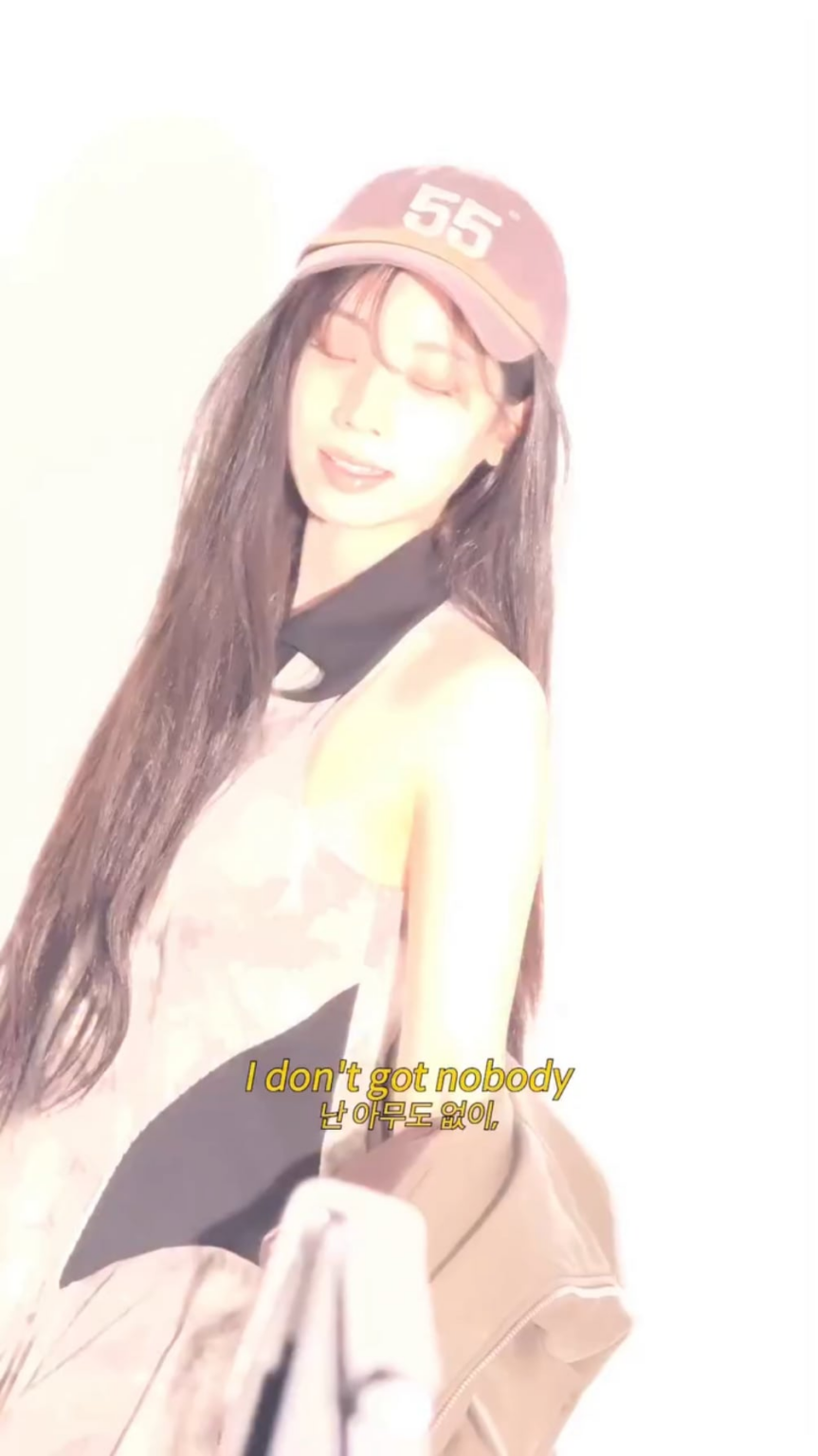 تحديث انستقرام 260124 لـ GQ Korea - #𝙂𝙌𝘽𝙀𝙃𝙄𝙉𝘿 التقينا بداهيون في موقع تصوير  لـ GQ. لا يمكننا أن نفوت ابتسامتها المشرقة التي تملأ المجموعة. تحقق من كل اللحظات الجميلة لـ Dahyun، التي تتألق حتى خارج الكاميرا. - @dahhyunnee